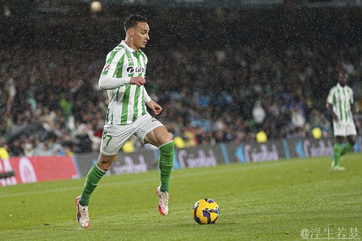 安东尼近4场比赛均有进球参与,场均评分均超7.5分 安东尼近4场比赛均有进球参与,场均评分均超7.5分